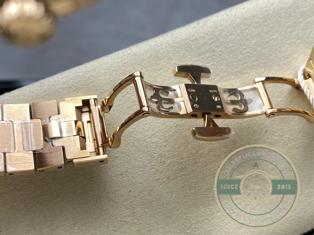 Replica Nautilus 5712/1R-001 Patek Philippe Moon phases 40 mm, Rose gold, Brown Dial - Factory Super Clone Watch