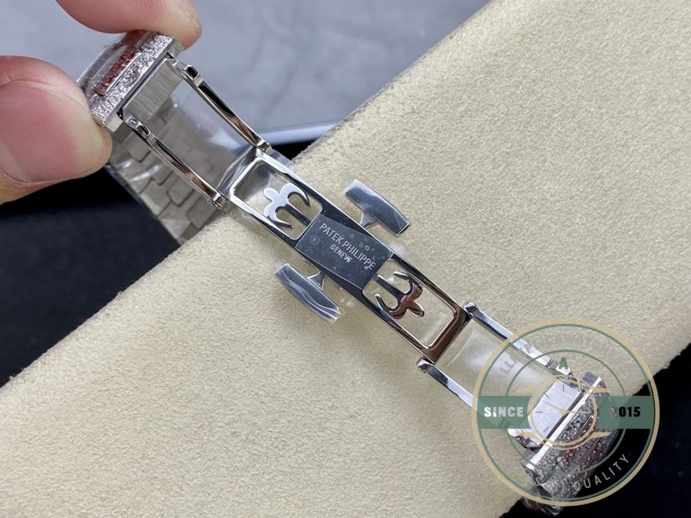 Replica Nautilus 7118/1453G-003 Patek Philippe “Ladies Automatic” 35.2 mm, Green Diamonds - Factory Super Clone Watch