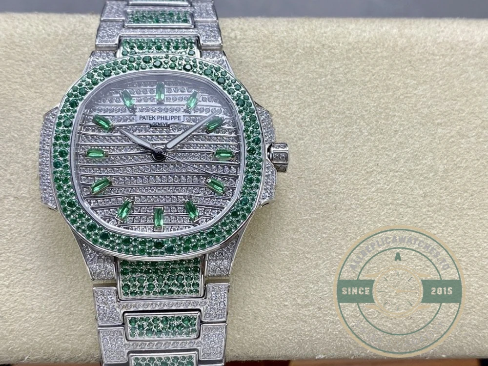 Replica Nautilus 7118/1453G-003 Patek Philippe “Ladies Automatic” 35.2 mm, Green Diamonds - Swiss Movement Replica Watch