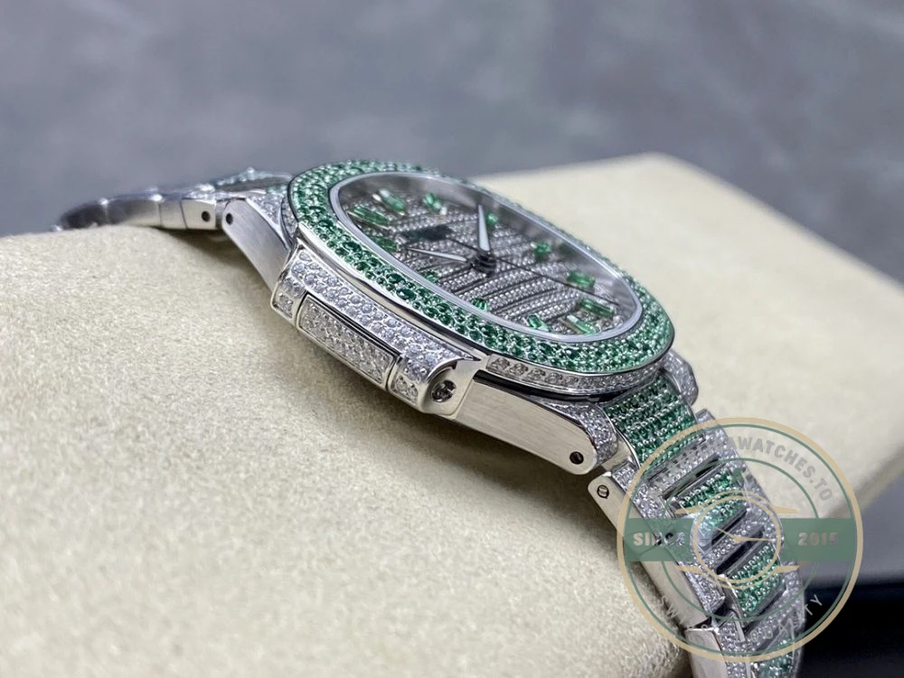Replica Nautilus 7118/1453G-003 Patek Philippe “Ladies Automatic” 35.2 mm, Green Diamonds - Luxury Replica Watch