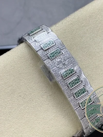 Replica Nautilus 7118/1453G-003 Patek Philippe “Ladies Automatic” 35.2 mm, Green Diamonds - High-Grade Replica Watch