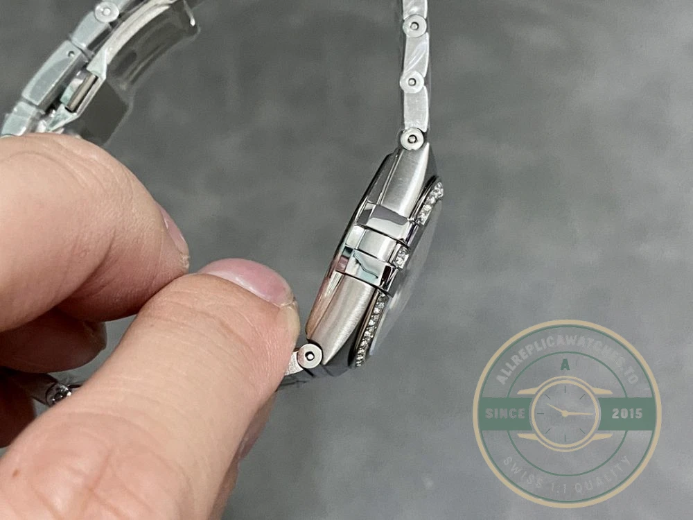 Replica Omega Constellation 25mm 131.15.25.60.55.001 - High-Grade Replica Watch