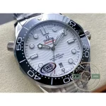 Unidirectional ceramic bezel with diving scale on the 42mm steel Seamaster superclone