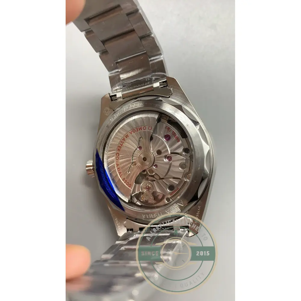 Date aperture at six o'clock keeping the dial symmetrical, super clone Aqua Terra
