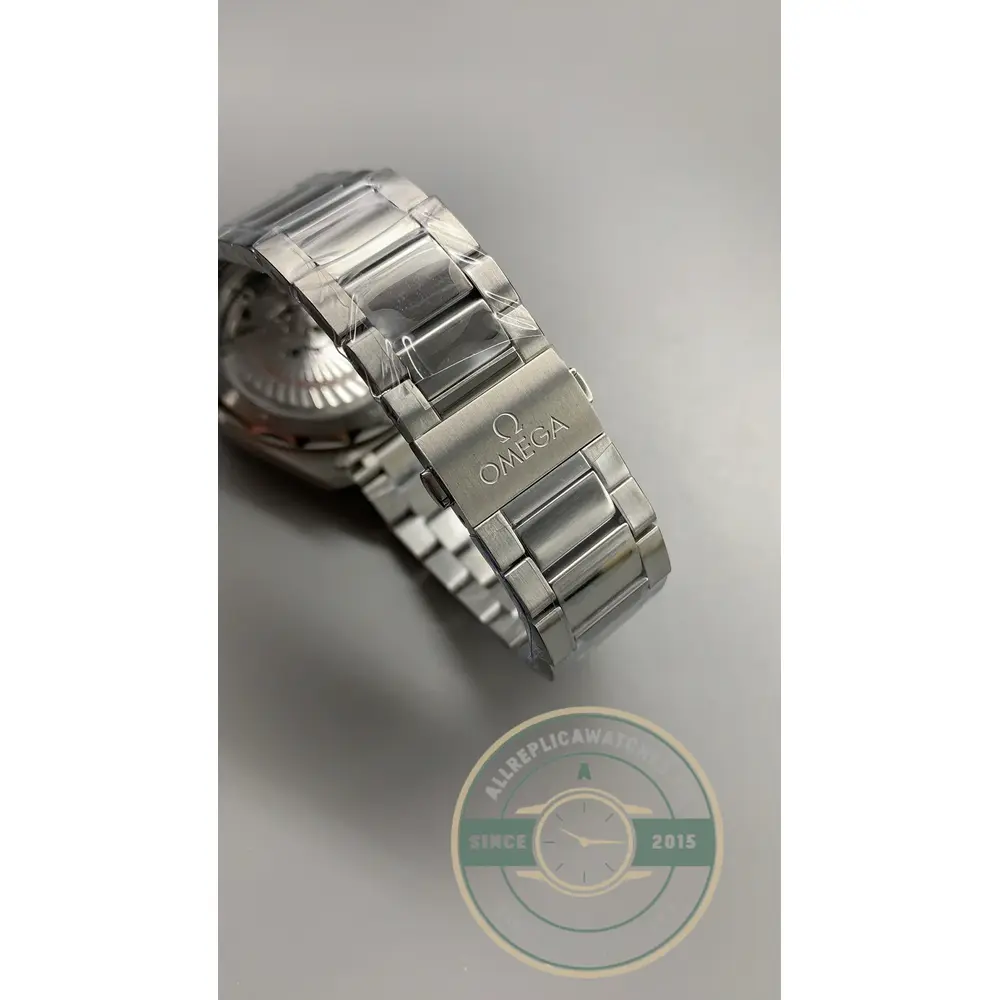 Integrated stainless steel bracelet on the 41mm Omega Aqua Terra superclone