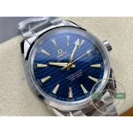 Bracelet links alternating brushed and polished, clone Omega Aqua Terra 42mm on blue