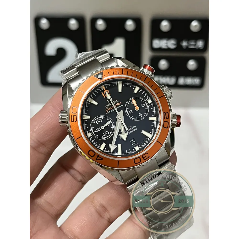 Thick case profile of the superclone Omega Seamaster 600M, height that needs cuff clearance