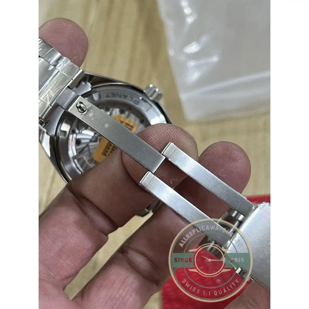 Date window at three o'clock on the uncrowded 42mm dial, super clone Omega Planet Ocean 600M