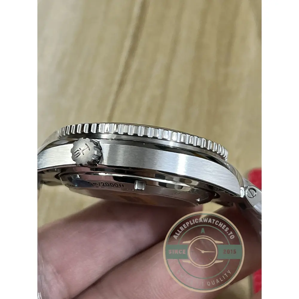 Clearly spaced luminous markers filling the 42mm dial, super clone Omega Planet Ocean 600M
