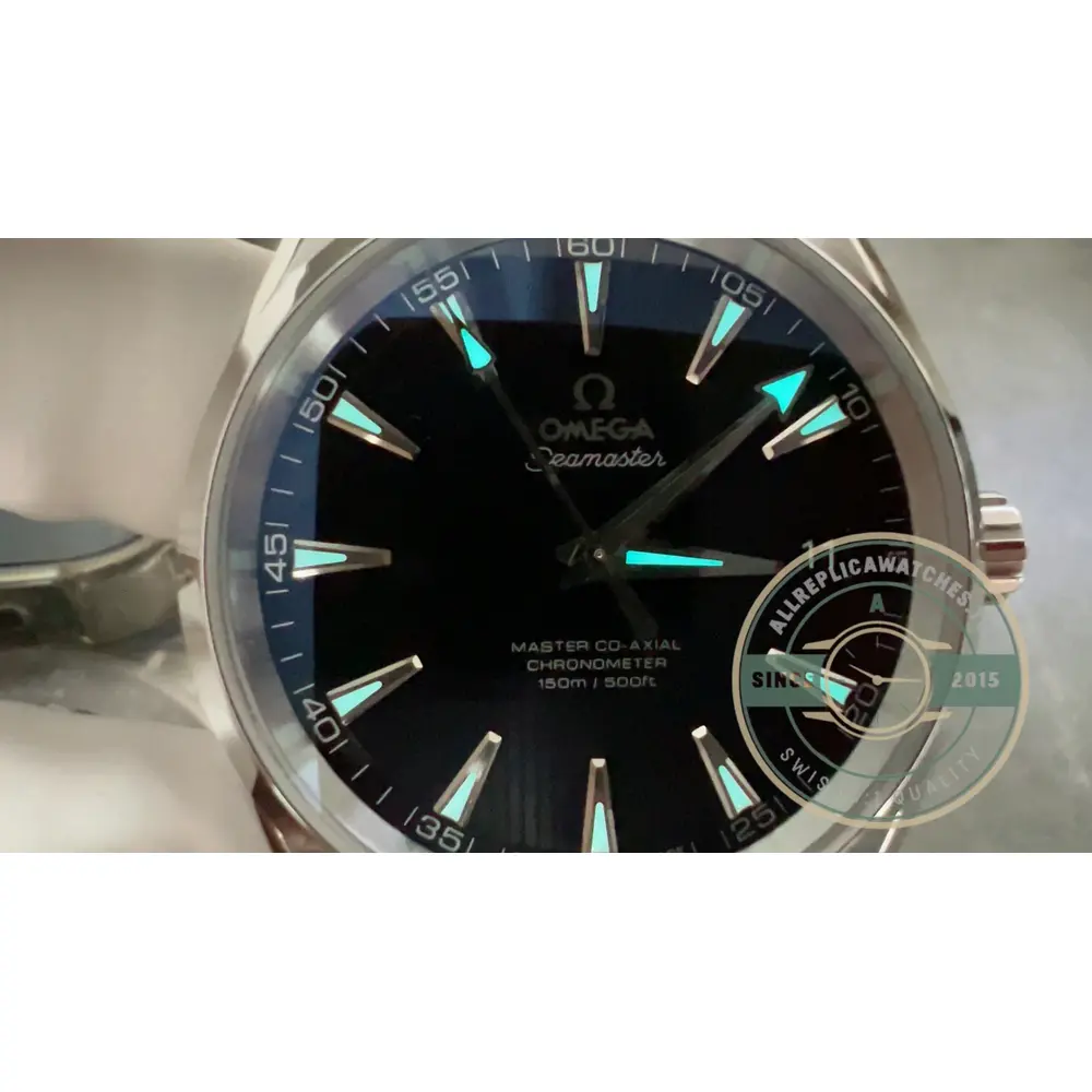 Bracelet links tapering gently into a folding clasp, 38.5mm Omega Aqua Terra clone