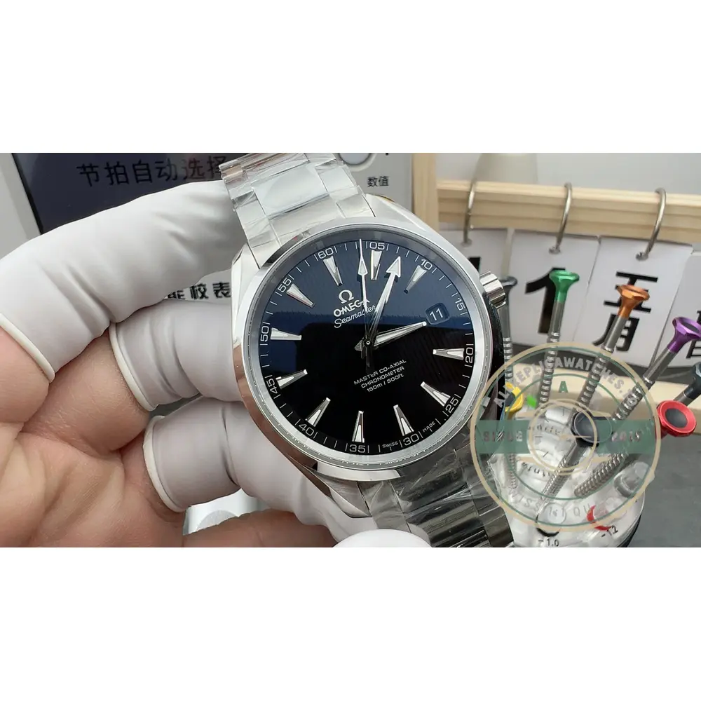 Crown sitting flush without guards, super clone Omega Seamaster Aqua Terra 38.5mm