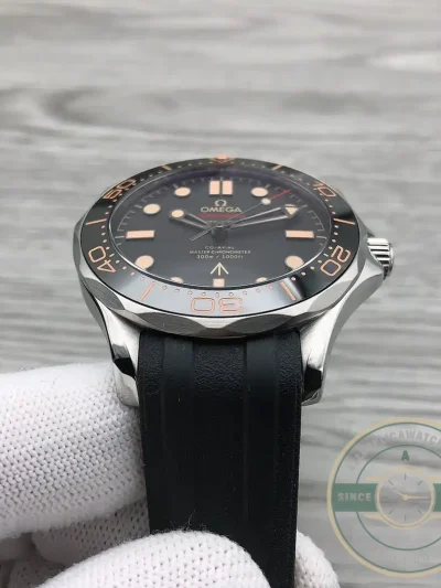 Replica Omega Seamaster Diver 300M 42mm Edition 007 - Luxury Replica Watch