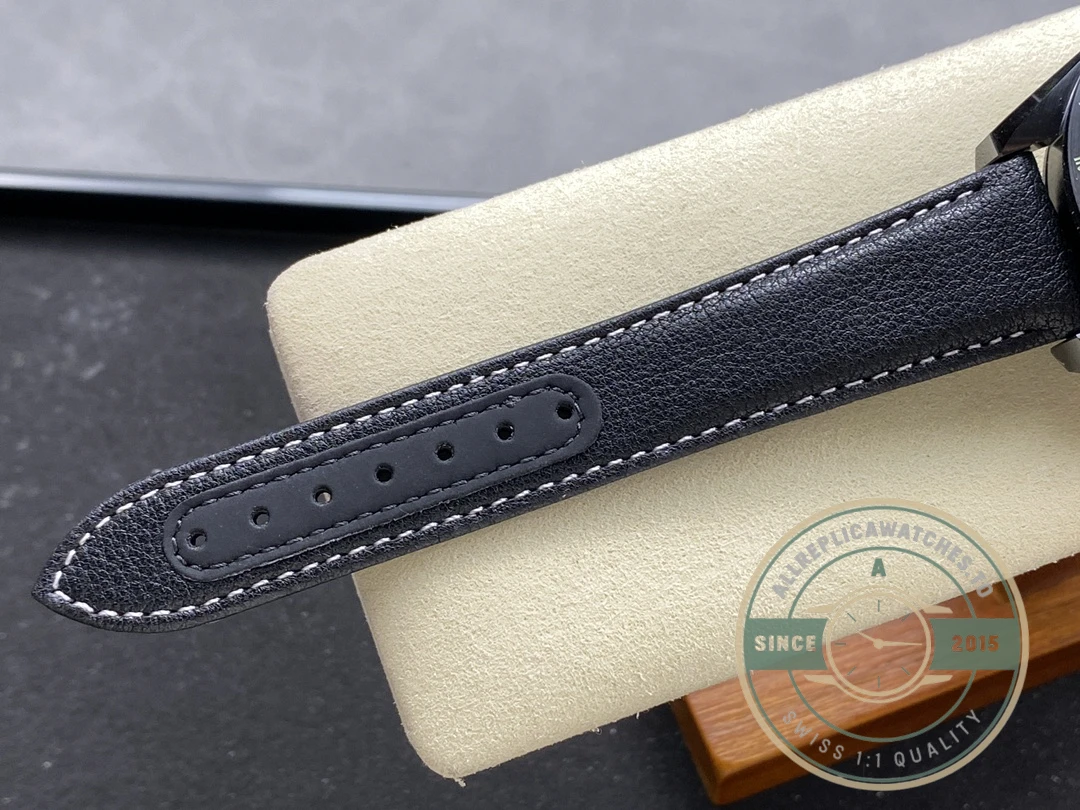 Replica Omega Speedmaster Black 311.92.44.51.01.004 - Top-Tier Swiss Replica Watch
