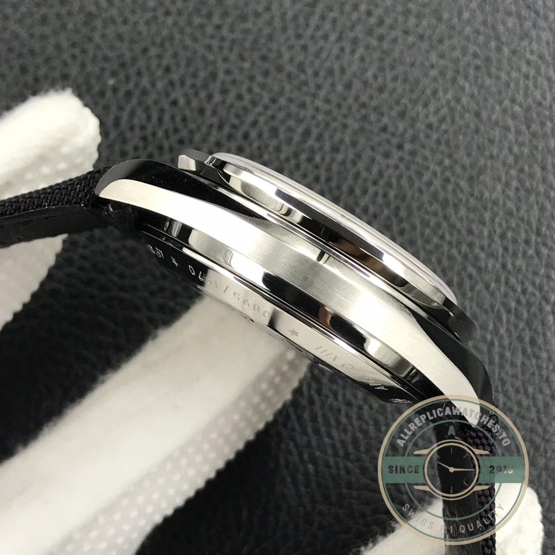 Replica Omega Speedmaster White Dial 311.32.42.30.04.003 - Swiss-Made Clone Watch