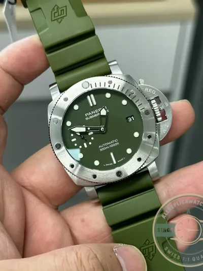 Replica Panerai Submersible Matte-Green PAM1055 - Swiss Movement Replica Watch