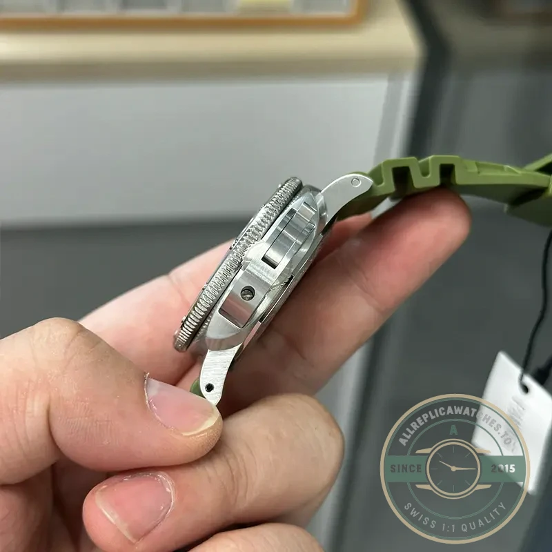 Replica Panerai Submersible Matte-Green PAM1055 - Premium Super Clone Watch