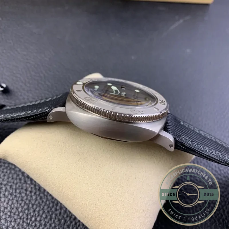 Replica Panerai Submersible PAM 984 Mike Horn Edition - Budget Luxury Replica Watch