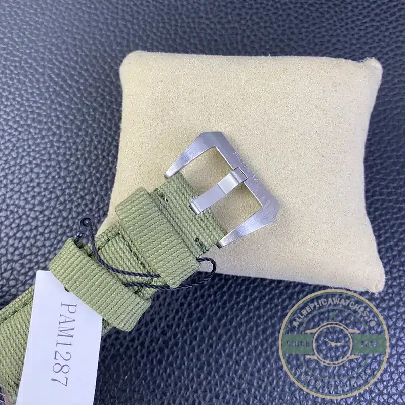 Replica Panerai Submersible PAM1287 QuarantaQuattro Verde Smeraldo - Budget Luxury Replica Watch