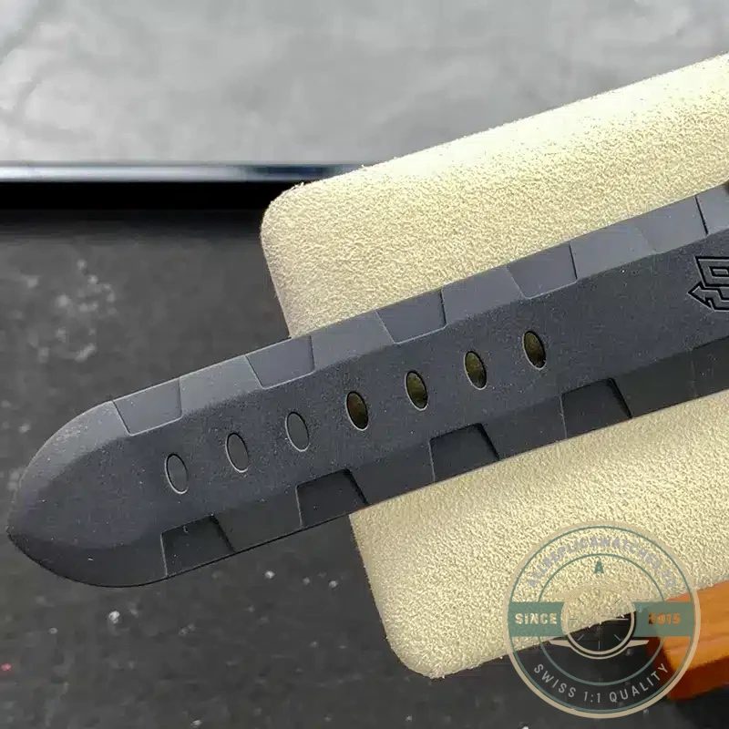 Replica Panerai Submersible Pam1324 - Swiss-Made Clone Watch