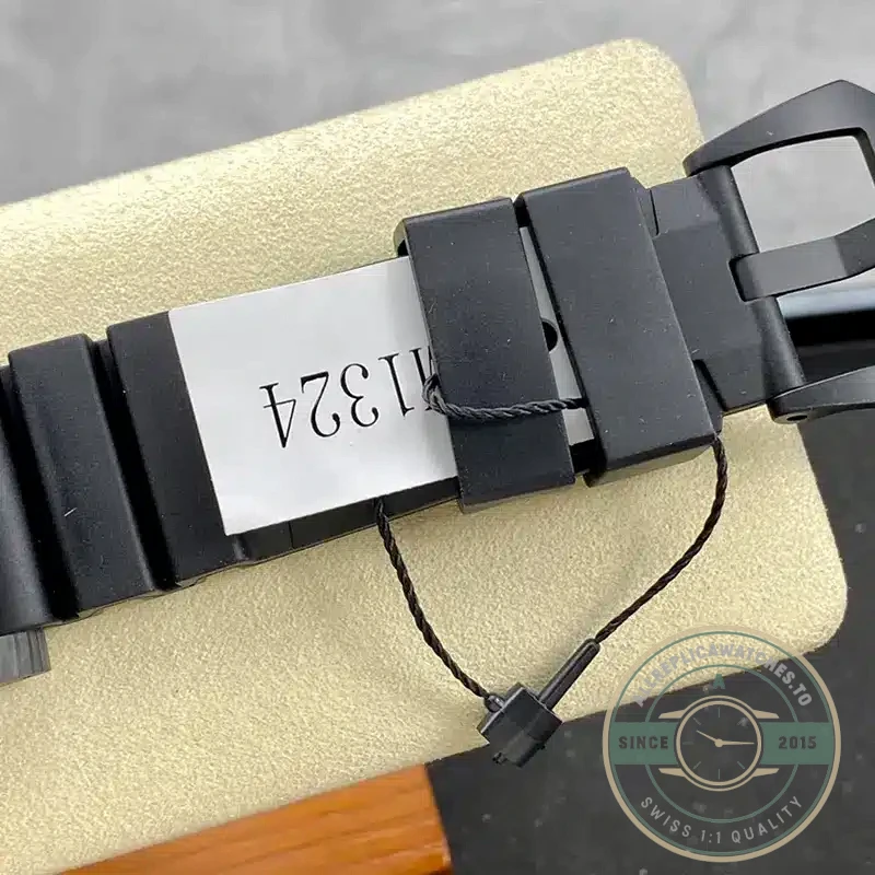Replica Panerai Submersible Pam1324 - Luxury Replica Watch