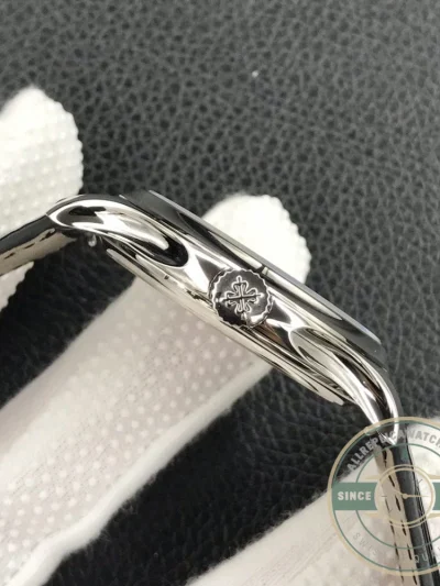 Replica Patek Philippe DATE, SWEEP SECONDS. 39 mm, White gold, 5227J-001 - 1:1 Swiss Replica Watch
