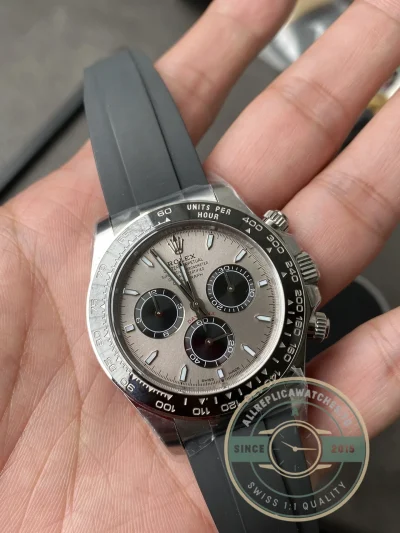 Clasp mechanism of the Daytona 126519LN Oysterflex with Oysterlock safety clasp