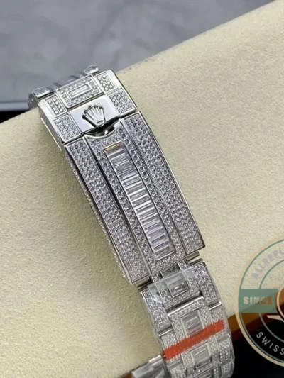 Replica Rolex Submariner Iced Out 116610LV-2 41mm Green Dial - 1:1 Swiss Replica Watch