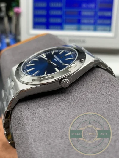 Replica Vacheron Constantin Overseas Series 2000V Blue Dial - Premium Super Clone Watch
