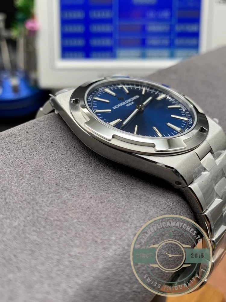 Replica Vacheron Constantin Overseas Series 2000V Blue Dial - 1:1 Swiss Replica Watch