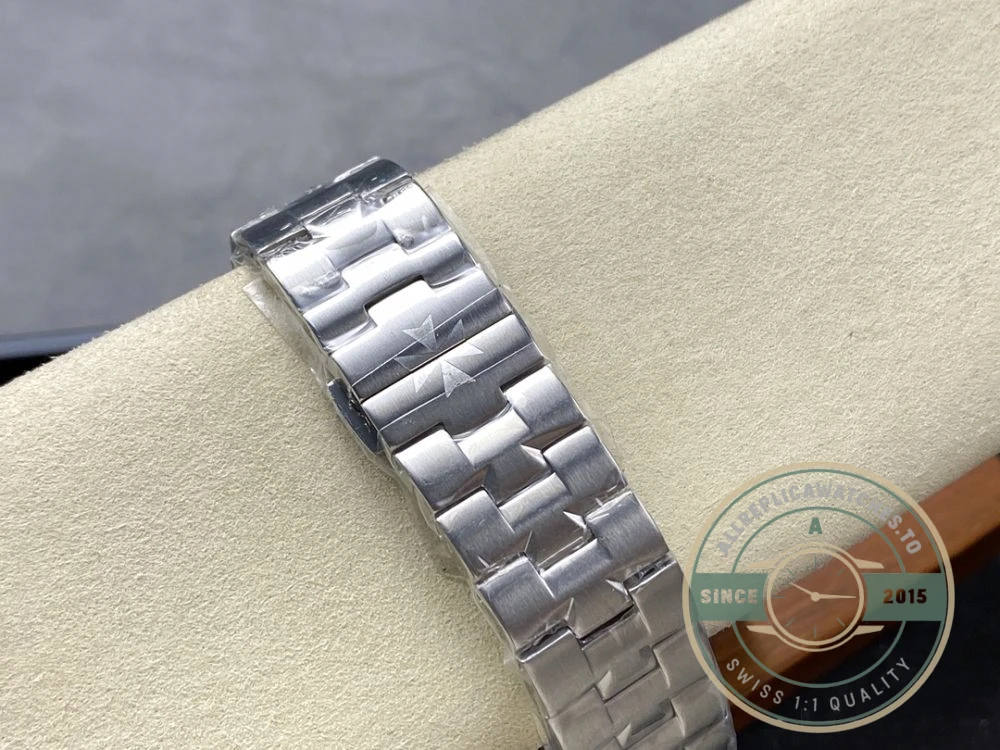 Replica Vacheron Constantin Overseas Series 4000V, 41mm Black Dial - Top-Tier Swiss Replica Watch