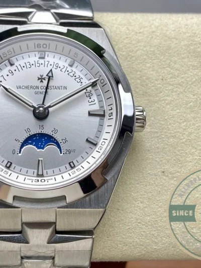 Replica Vacheron Constantin Overseas Series 4000V, White Dial 41mm - Best Quality Replica Watch