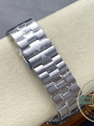 Replica Vacheron Constantin Overseas Series 4000V, White Dial 41mm - Affordable Super Clone Watch