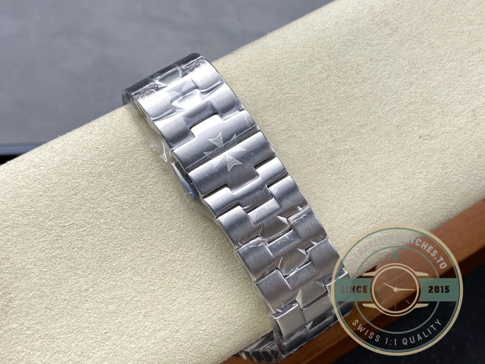 Replica Vacheron Constantin Overseas Series 4000V, White Dial 41mm - Affordable Super Clone Watch