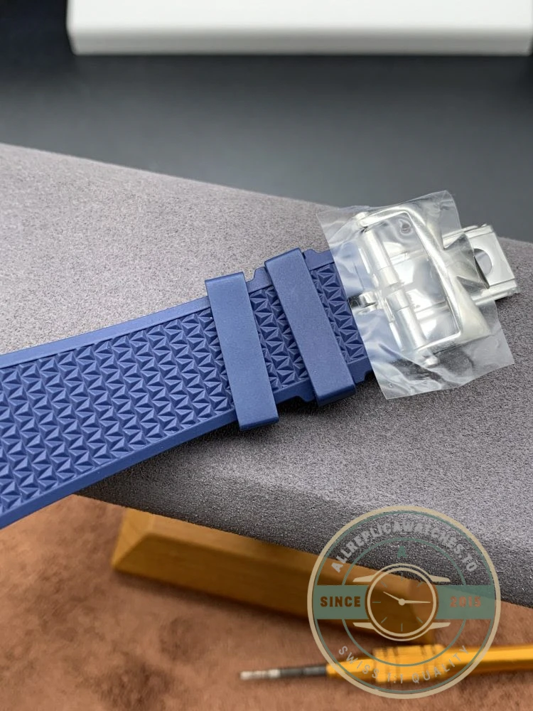 Replica Vacheron Constantin Overseas Series 5520V/210A-B148 - Affordable Super Clone Watch