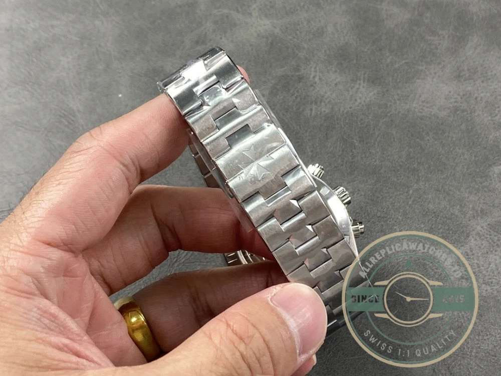 Replica Vacheron Constantin Overseas Series 5520V/210A-B148, 42.5mm - Budget Luxury Replica Watch