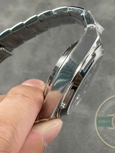 Replica Vacheron Constantin Overseas Series 5520V/210A-B148, 42.5mm - Budget Luxury Replica Watch