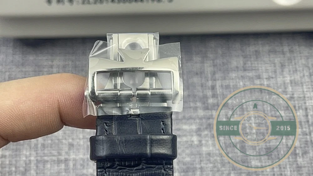 Replica Vacheron Constantin Overseas Series 6000V/210T-H032 - Budget Luxury Replica Watch