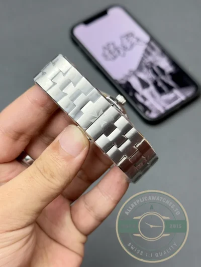 Replica Vacheron Constantin Overseas Series 6000V/210T-H032 Silver Strap - Best Quality Replica Watch