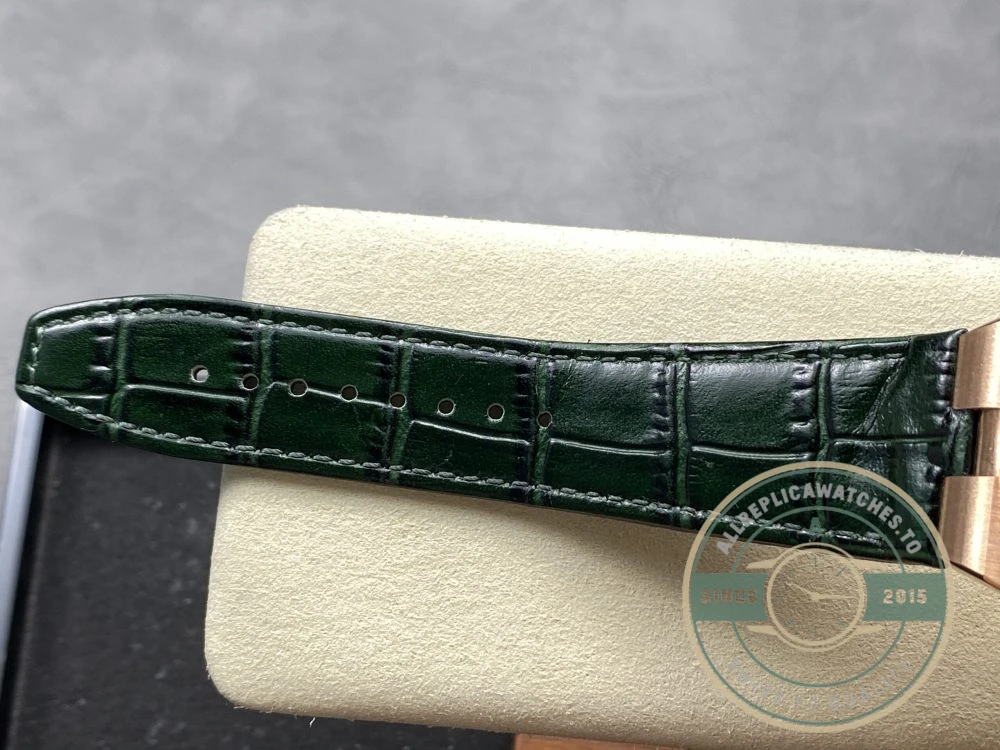 Replica Vacheron Constantin Overseas Series 7920V/210R-B965 41mm Green Dial - Budget Luxury Replica Watch