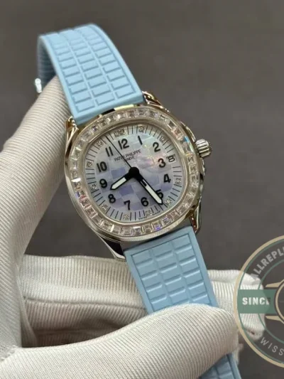 Superclone Aquanaut 5072R-001 Patek Philippe 35.6 mm, White gold, Blue dial - Affordable Luxury Replica Timepiece