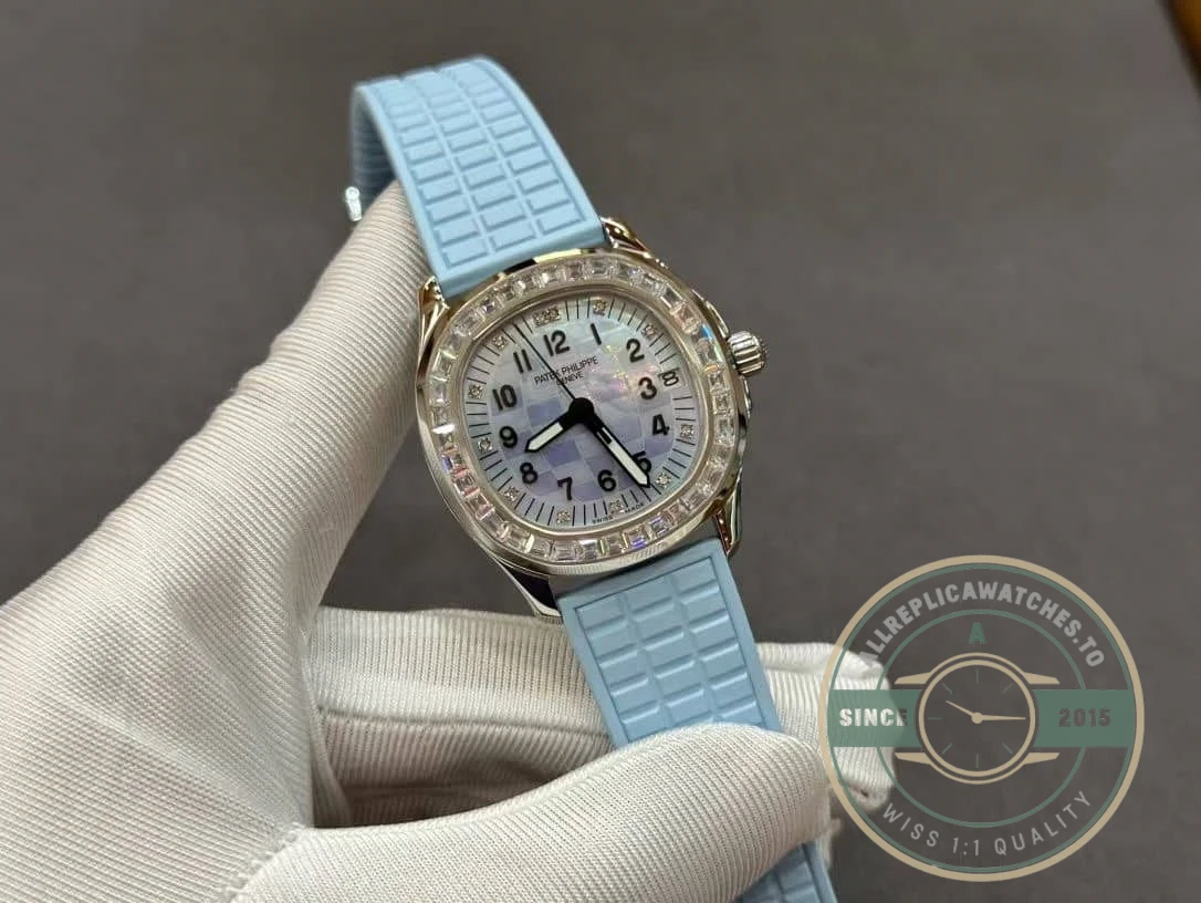 Superclone Aquanaut 5072R-001 Patek Philippe 35.6 mm, White gold, Blue dial - Affordable Luxury Replica Timepiece