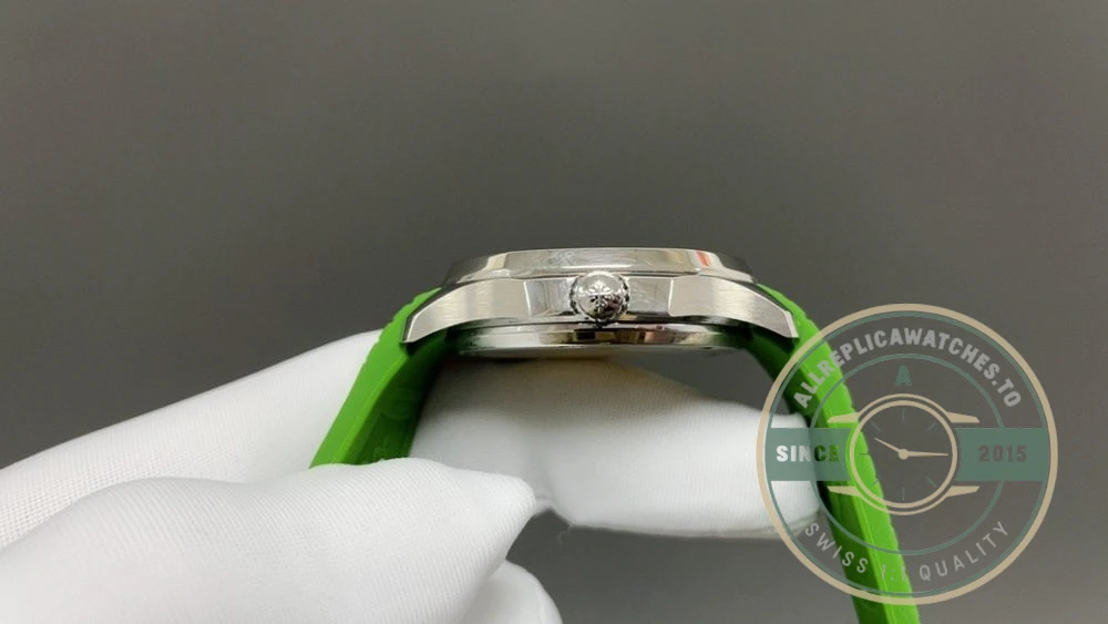 Superclone Aquanaut 5267/200A-011 Patek Philippe Luce 38.8 mm, Steel, Bright Green Dial - Affordable Luxury Replica Timepiece