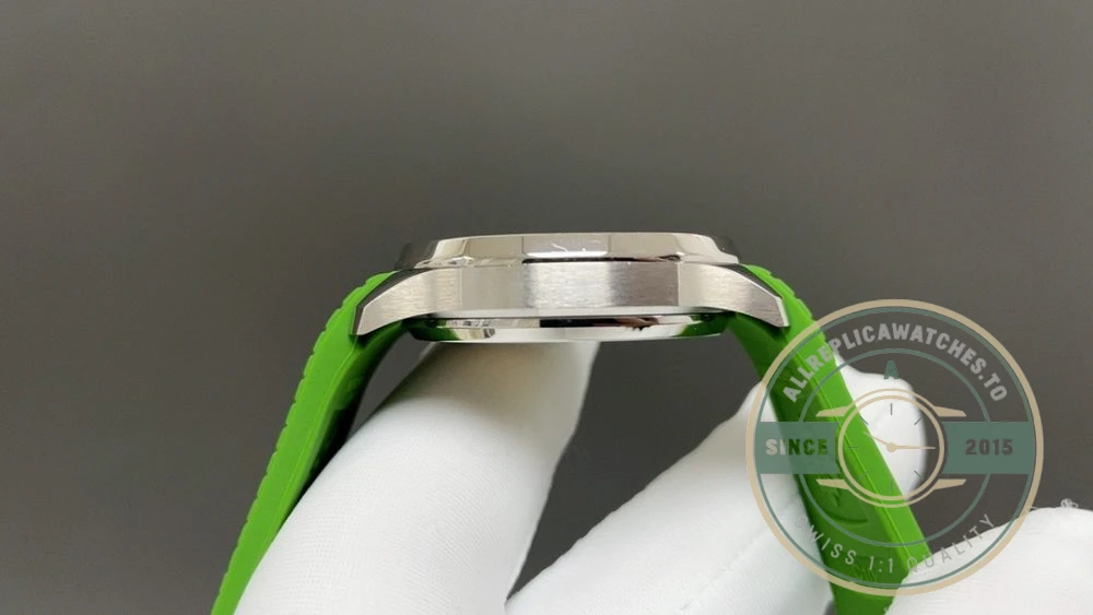 Superclone Aquanaut 5267/200A-011 Patek Philippe Luce 38.8 mm, Steel, Bright Green Dial - Best Quality Replica Watch
