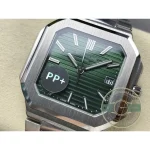 Double applied baton at 12 o'clock on the dial of the steel Cubitus 5821 with emerald green dial
