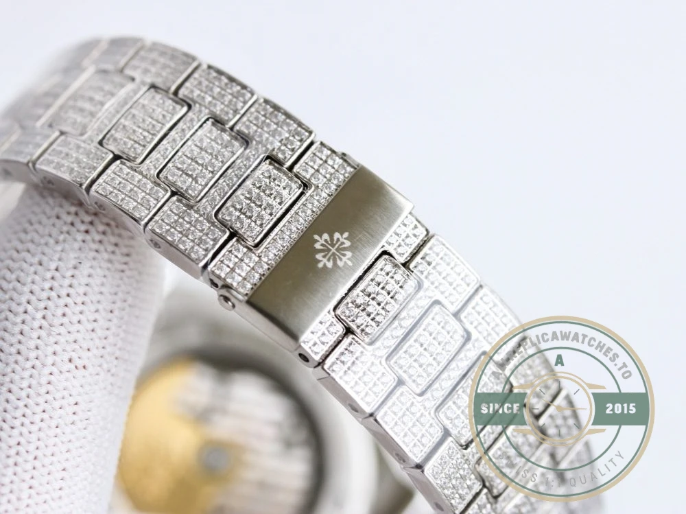 Superclone Nautilus 5711-1300A-001 Patek Philippe 40 mm, Blue Dial, Iced Out - Best Quality Replica Watch
