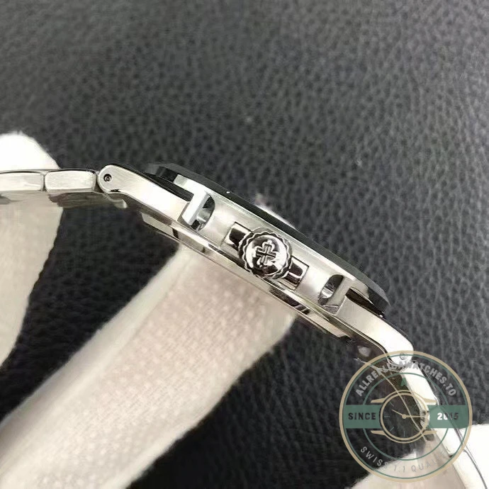 Superclone Nautilus 5711-1300A-001 Patek Philippe 40 mm, Green Dial, Baguette Bezel - High-Grade Replica Watch