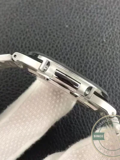 Superclone Nautilus 5711-1300A-001 Patek Philippe 40 mm, Green Dial, Baguette Bezel - Affordable Super Clone Watch