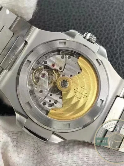 Superclone Nautilus 5711-1300A-001 Patek Philippe 40 mm, Green Dial, Baguette Bezel - 1:1 Swiss Replica Watch