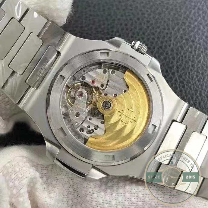 Superclone Nautilus 5711-1300A-001 Patek Philippe 40 mm, Green Dial, Baguette Bezel - 1:1 Swiss Replica Watch