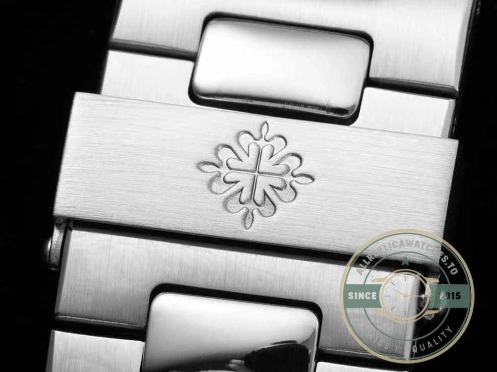 Superclone Nautilus 5711/1A-018 Patek Philippe 40 mm, Stainless Steel White Dial Iced out - High-Grade Replica Watch